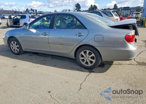 2005 Toyota Camry Le z USA, uszkodzony, nr VIN JTDBF30KX50163224